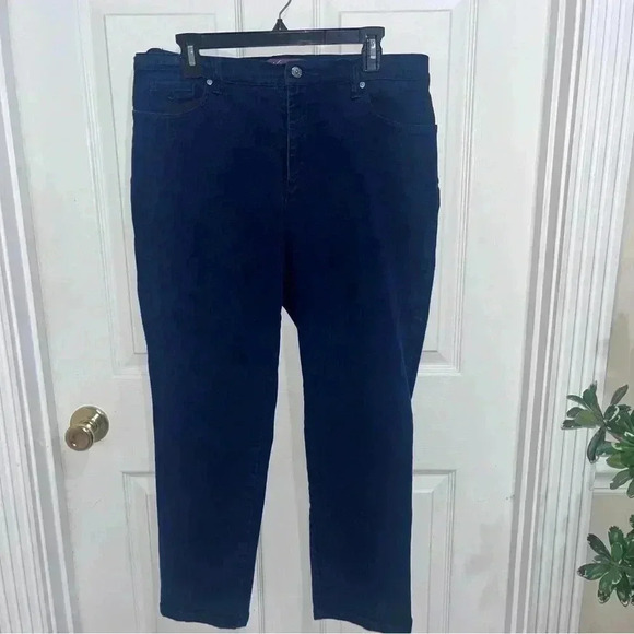 Gloria Vanderbilt jeans navy in color - Picture 1 of 4